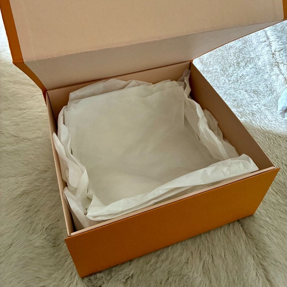 Louis Vuitton Accessory Box - Picture 3 of 3